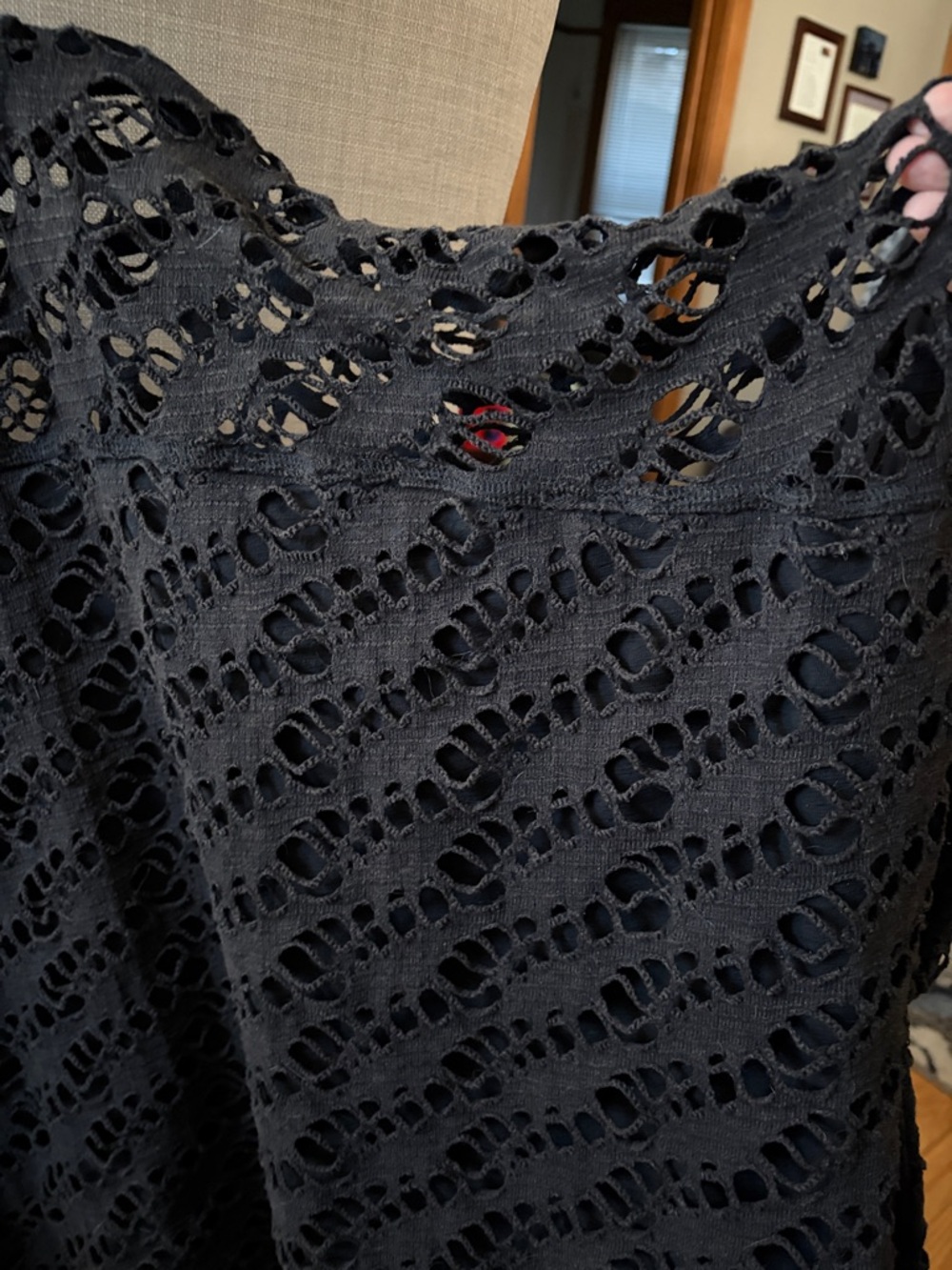 Oli & Hali Black Crochet Overlay Women's Top - Picture 3 of 5